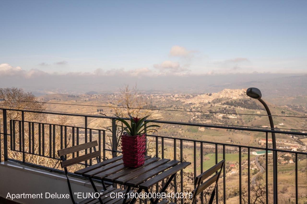 אנה Rocca Di Cerere "Rocca Da Zeru" Apartments מראה חיצוני תמונה