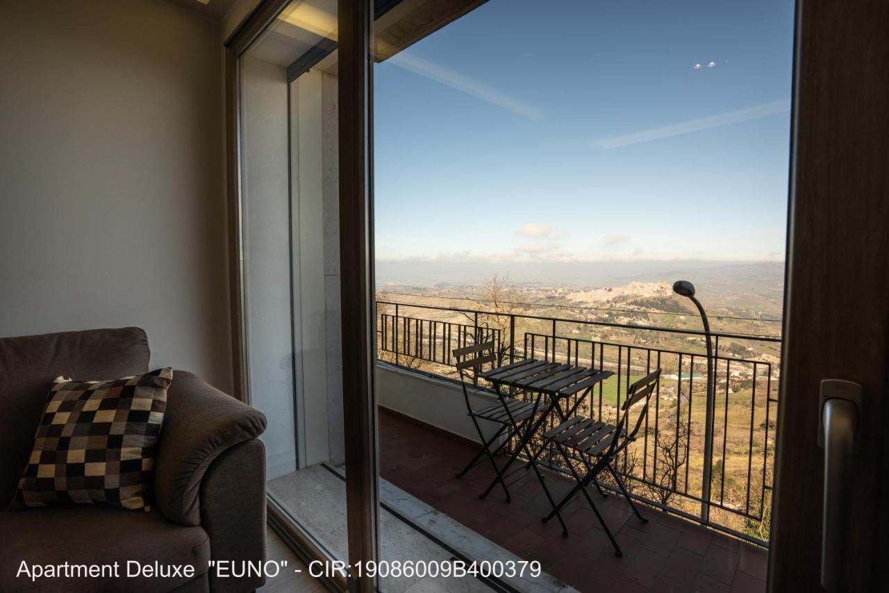 אנה Rocca Di Cerere "Rocca Da Zeru" Apartments מראה חיצוני תמונה