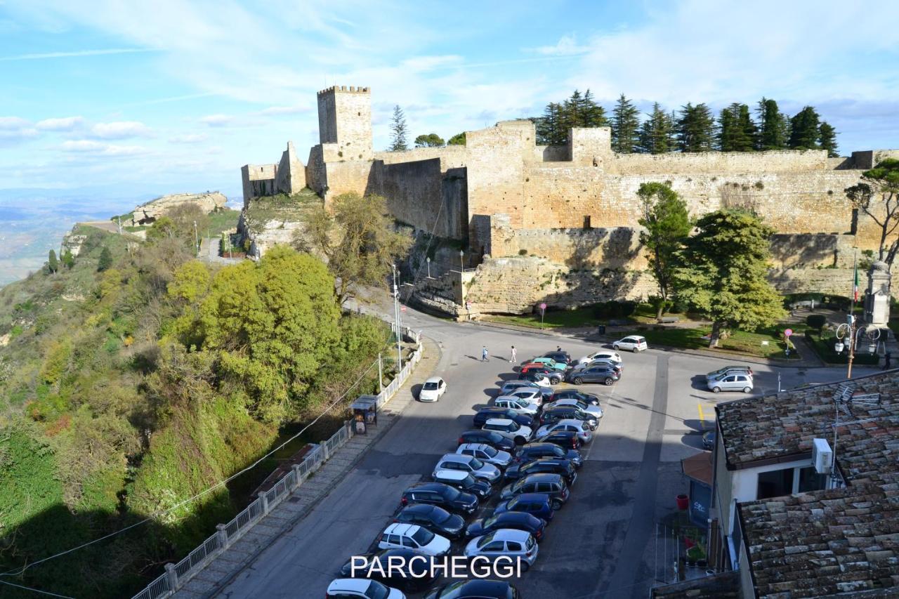 אנה Rocca Di Cerere "Rocca Da Zeru" Apartments מראה חיצוני תמונה