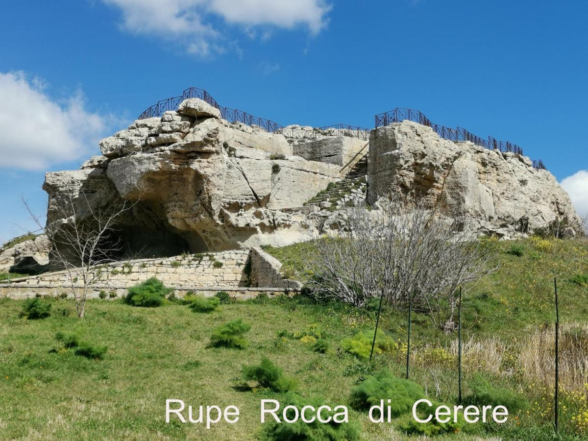 אנה Rocca Di Cerere "Rocca Da Zeru" Apartments מראה חיצוני תמונה