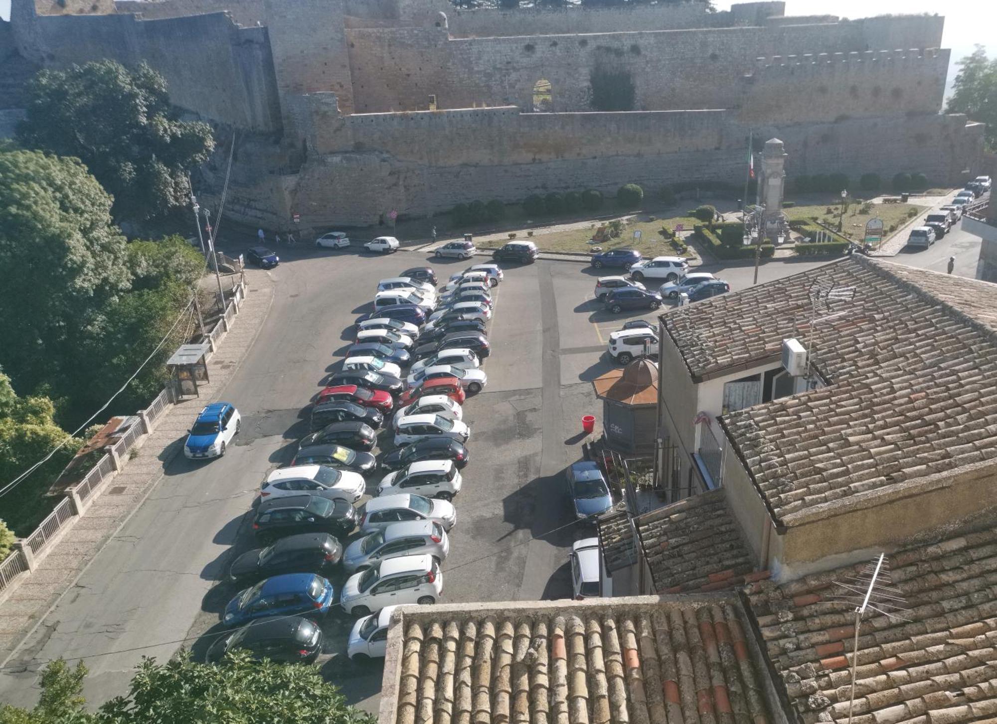 אנה Rocca Di Cerere "Rocca Da Zeru" Apartments מראה חיצוני תמונה