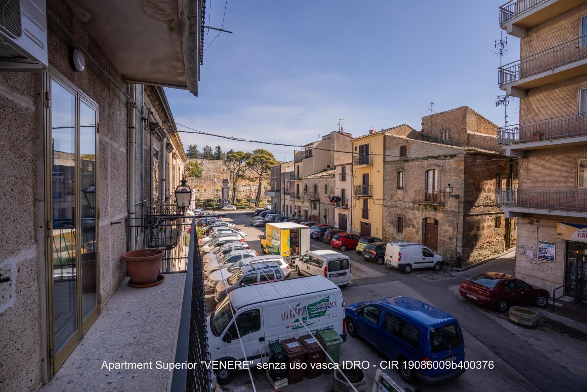 אנה Rocca Di Cerere "Rocca Da Zeru" Apartments מראה חיצוני תמונה